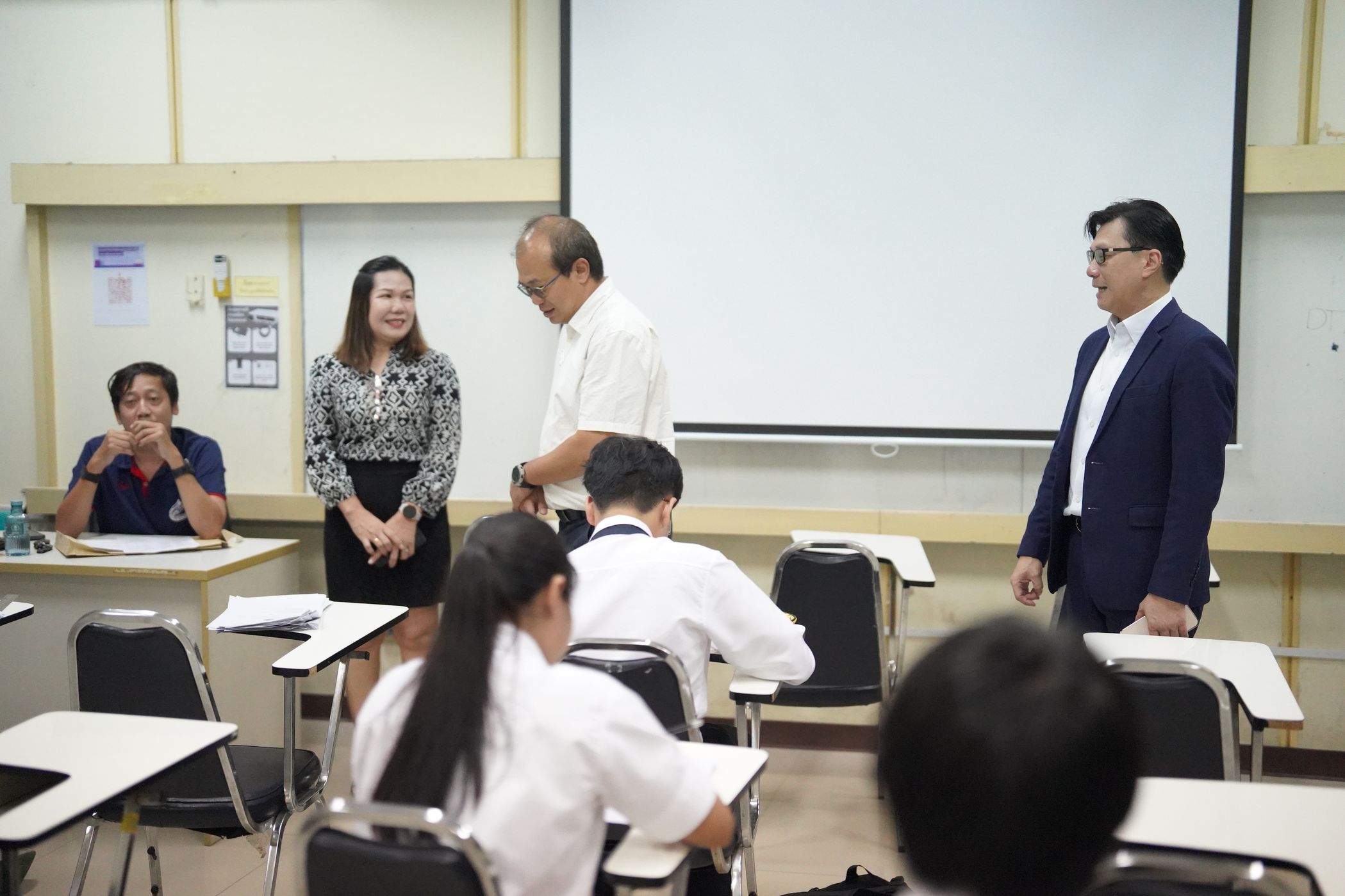 20260901 Dean Visits Encourages Students Midterm Examinations 2026_02
